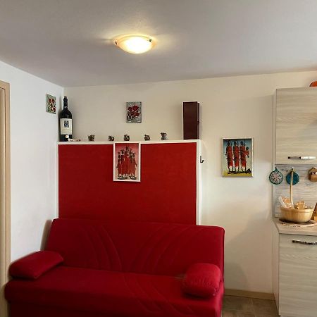 La Casa Di Pucci Nel Borgo Affrescato Di Parlasco Cortenova Exteriör bild