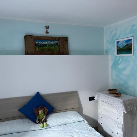 La Casa Di Pucci Nel Borgo Affrescato Di Parlasco Cortenova Exteriör bild