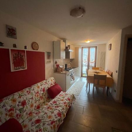 La Casa Di Pucci Nel Borgo Affrescato Di Parlasco Cortenova Exteriör bild