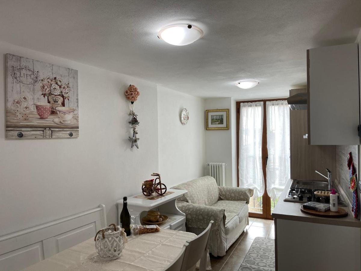 La Casa Di Pucci Nel Borgo Affrescato Di Parlasco Cortenova Exteriör bild