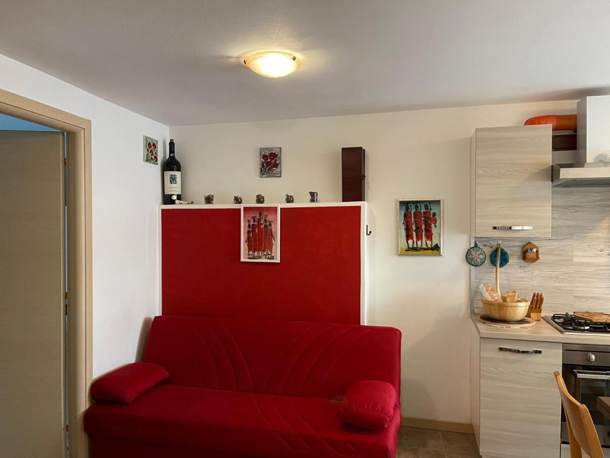La Casa Di Pucci Nel Borgo Affrescato Di Parlasco Cortenova Exteriör bild
