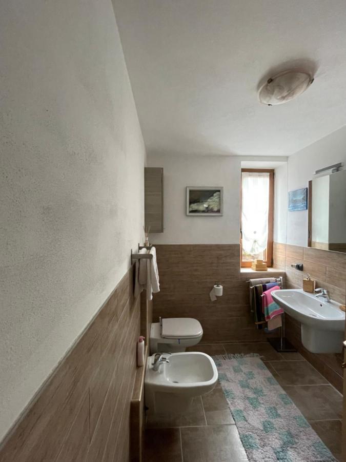 La Casa Di Pucci Nel Borgo Affrescato Di Parlasco Cortenova Exteriör bild
