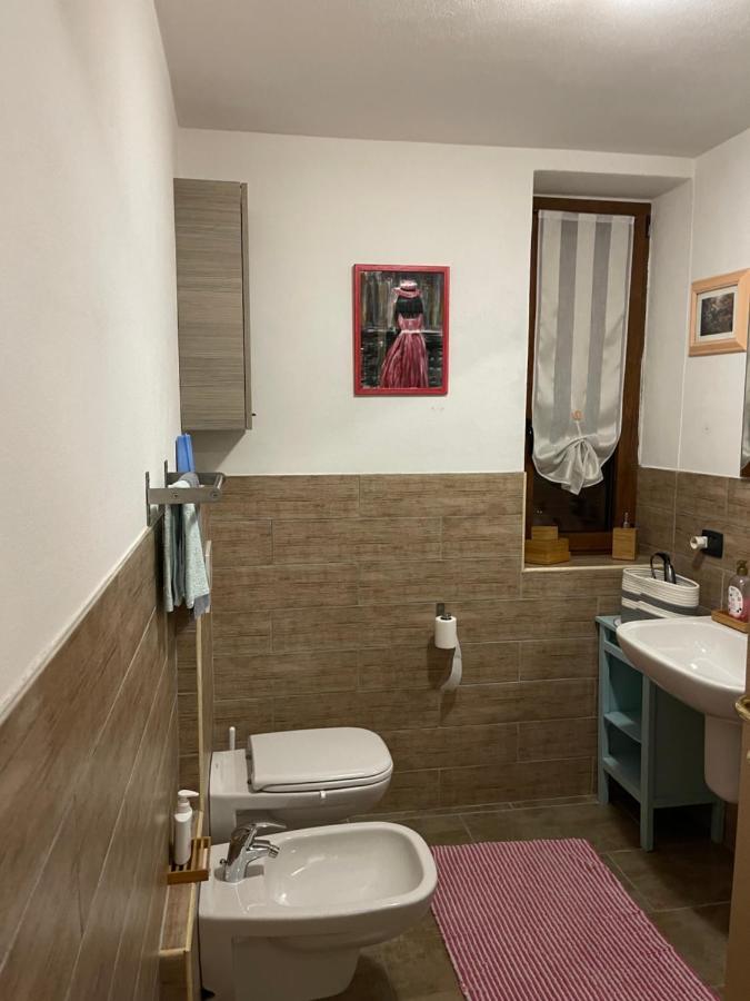 La Casa Di Pucci Nel Borgo Affrescato Di Parlasco Cortenova Exteriör bild