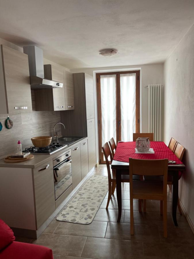 La Casa Di Pucci Nel Borgo Affrescato Di Parlasco Cortenova Exteriör bild