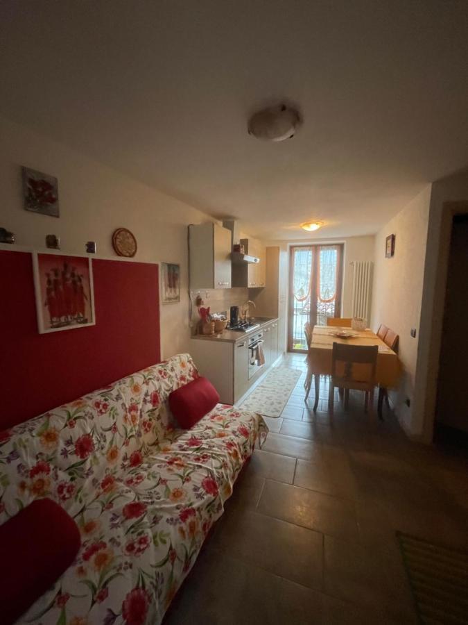 La Casa Di Pucci Nel Borgo Affrescato Di Parlasco Cortenova Exteriör bild