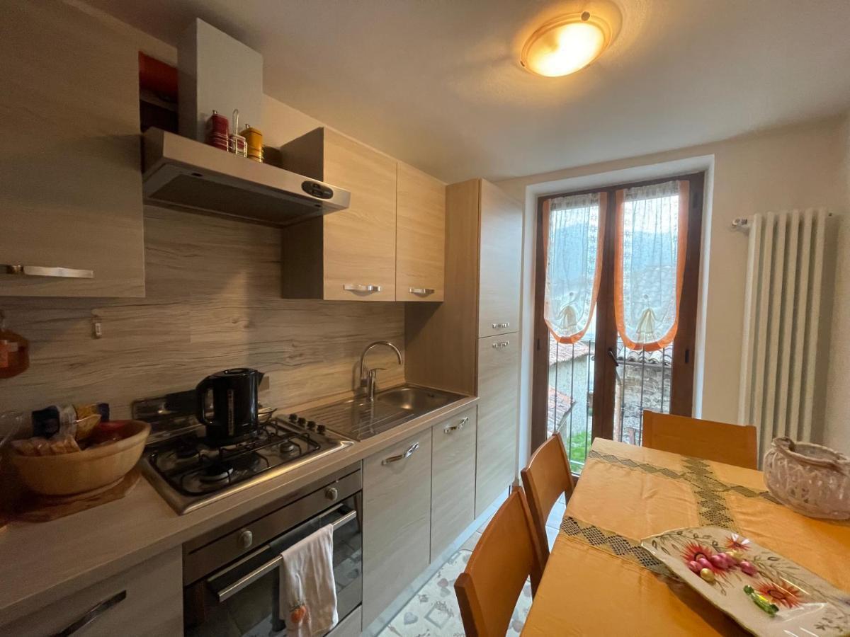 La Casa Di Pucci Nel Borgo Affrescato Di Parlasco Cortenova Exteriör bild