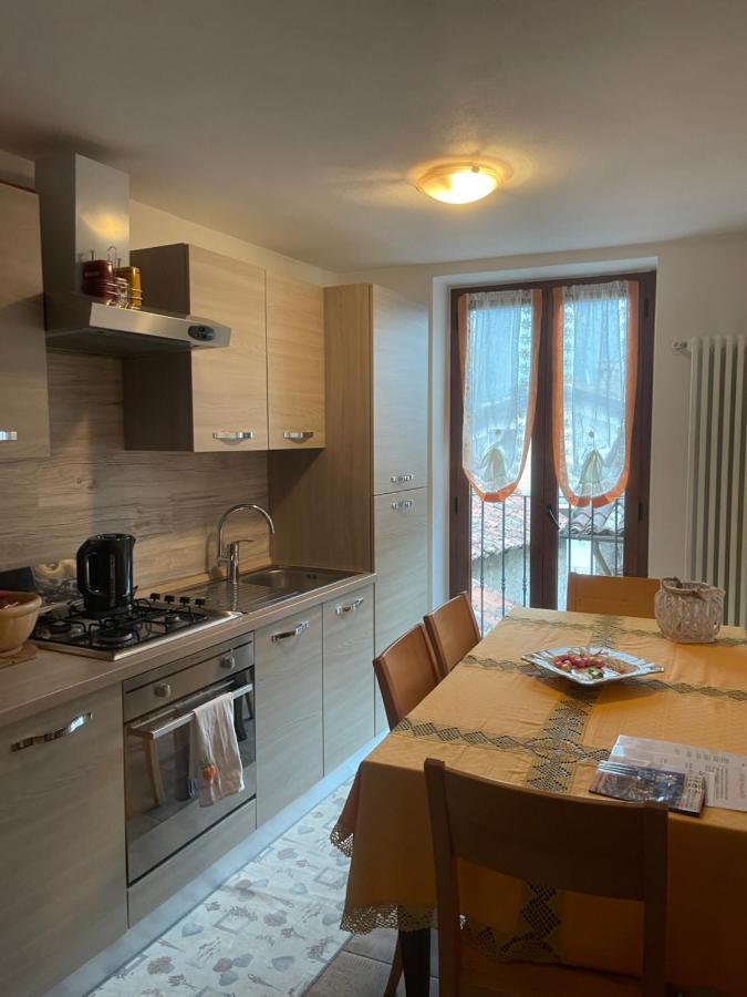 La Casa Di Pucci Nel Borgo Affrescato Di Parlasco Cortenova Exteriör bild